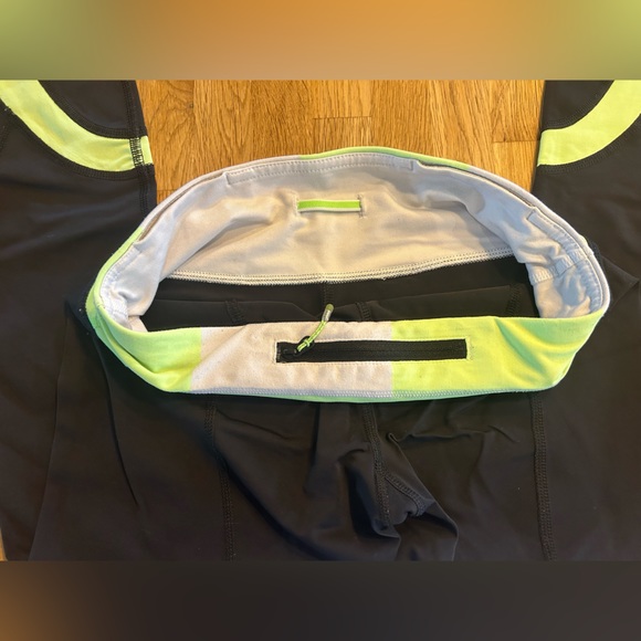 LuluLemon Cropped Leggings - Picture 2 of 3